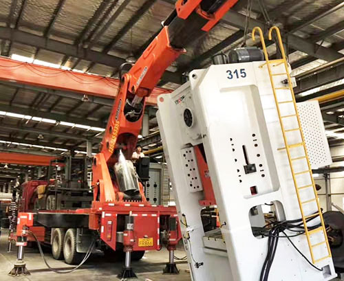 青县附近随车吊出租，轻松解决运输难题