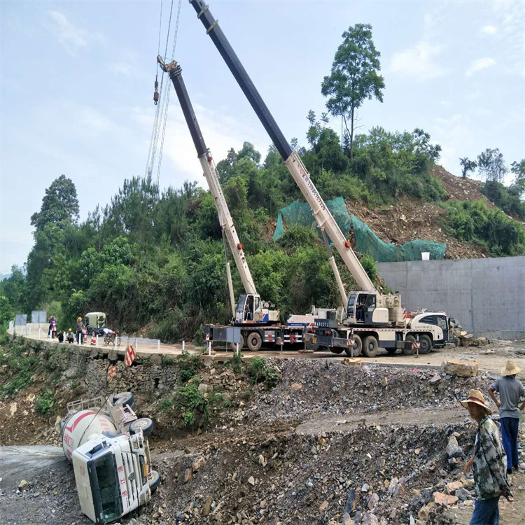青县汽车掉沟里叫吊车救援要多少钱